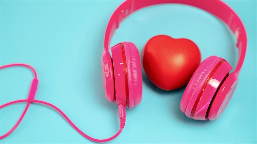 La plataforma vio un aumento del 40% en las listas de reproducción para limpiar casas.. Foto: Getty Images