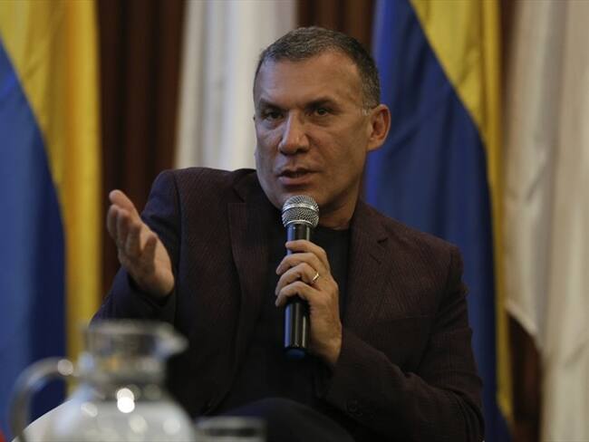 Guillermo Botero engañó al presidente y a los colombianos: Roy Barrera sobre bombardeos