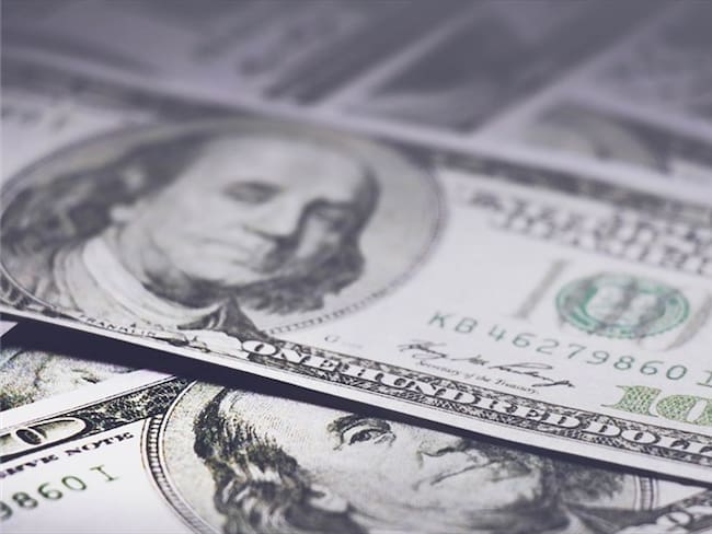 El dólar abrió este martes 13 de julio al alza, a un precio de $3.850. Foto: Getty Images / MANIT PLANGKLANG