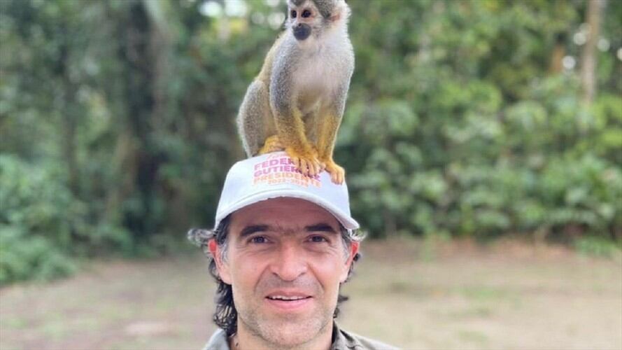 El precandidato presidencial indicó que está feliz de recolectar firmas en Amazonas y que irá por toda Colombia.. Foto: Twitter: @FicoGutierrez