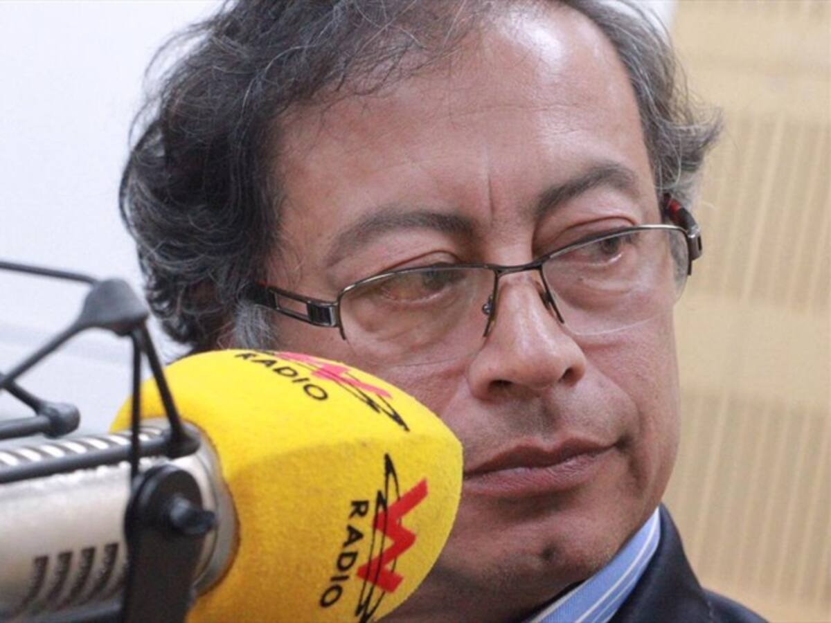 Petro acusa a gobierno de pagar vándalos para infiltrar y sabotear marchas estudiantiles
