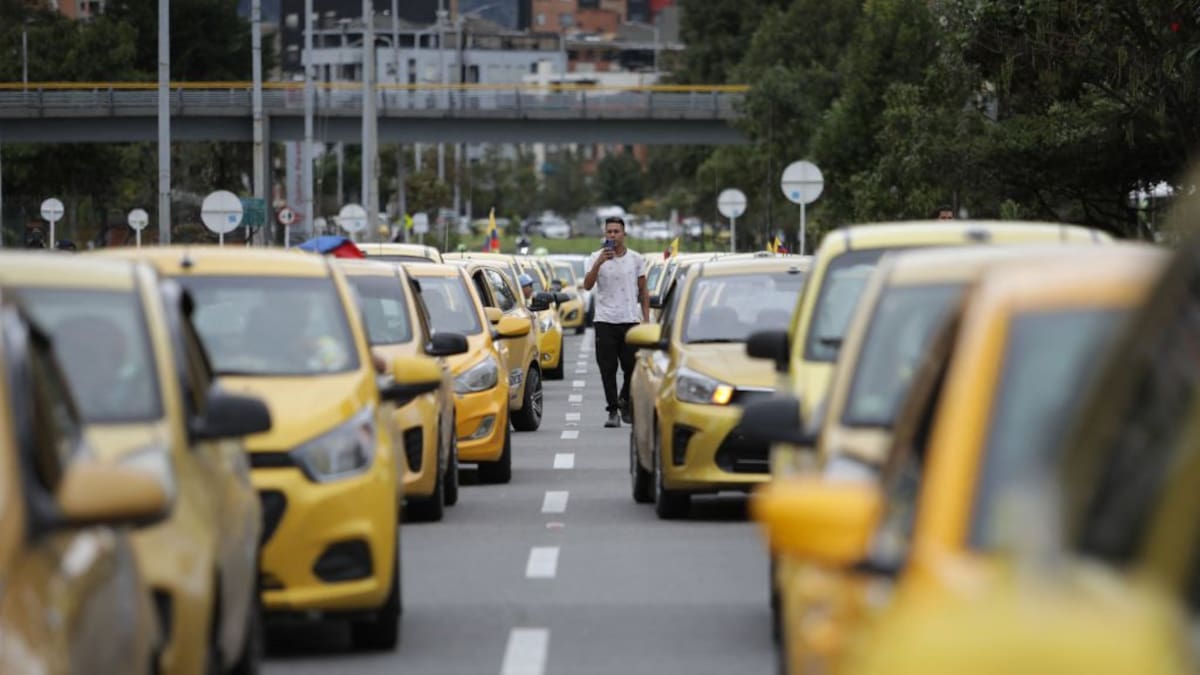 Atención pasajero: así debe interponer quejas e identificar tarjeta operacional de taxis
