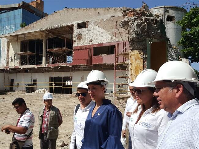 En 2016, la entonces Ministra de Comercio, Industria y Turismo, María Claudia Lacouture, revisó el avance de las obras de restauración del Teatro Santa Marta. Foto: Colprensa