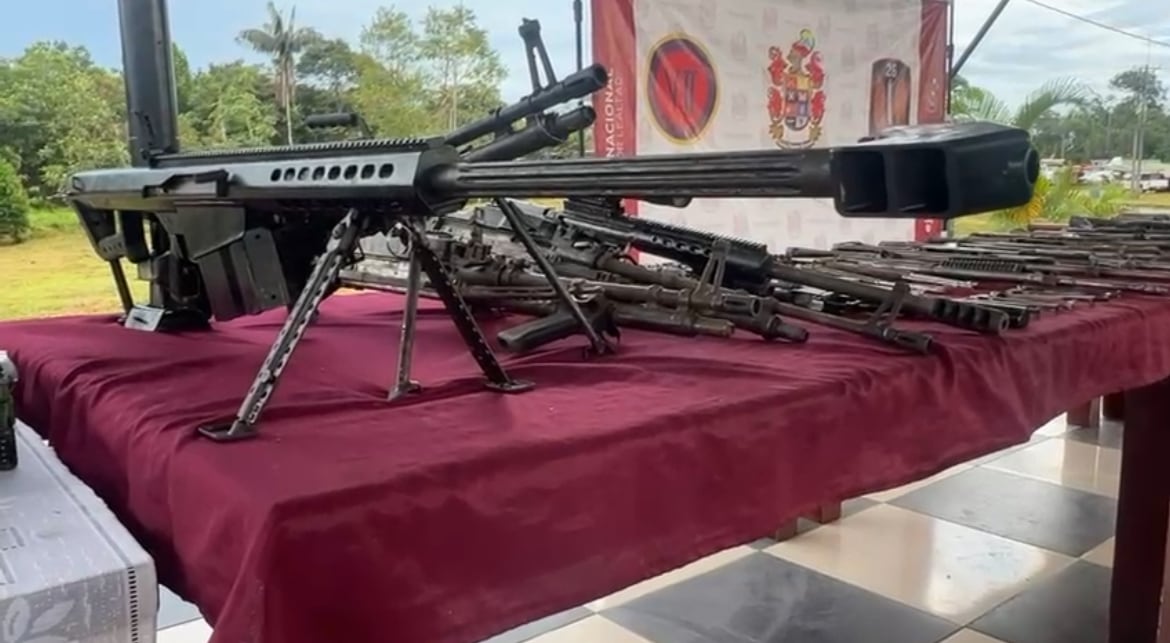 El Ejército incautó fusiles del Clan del Golfo capaces de impactar aviones y helicópteros. Foto: Suministrada.