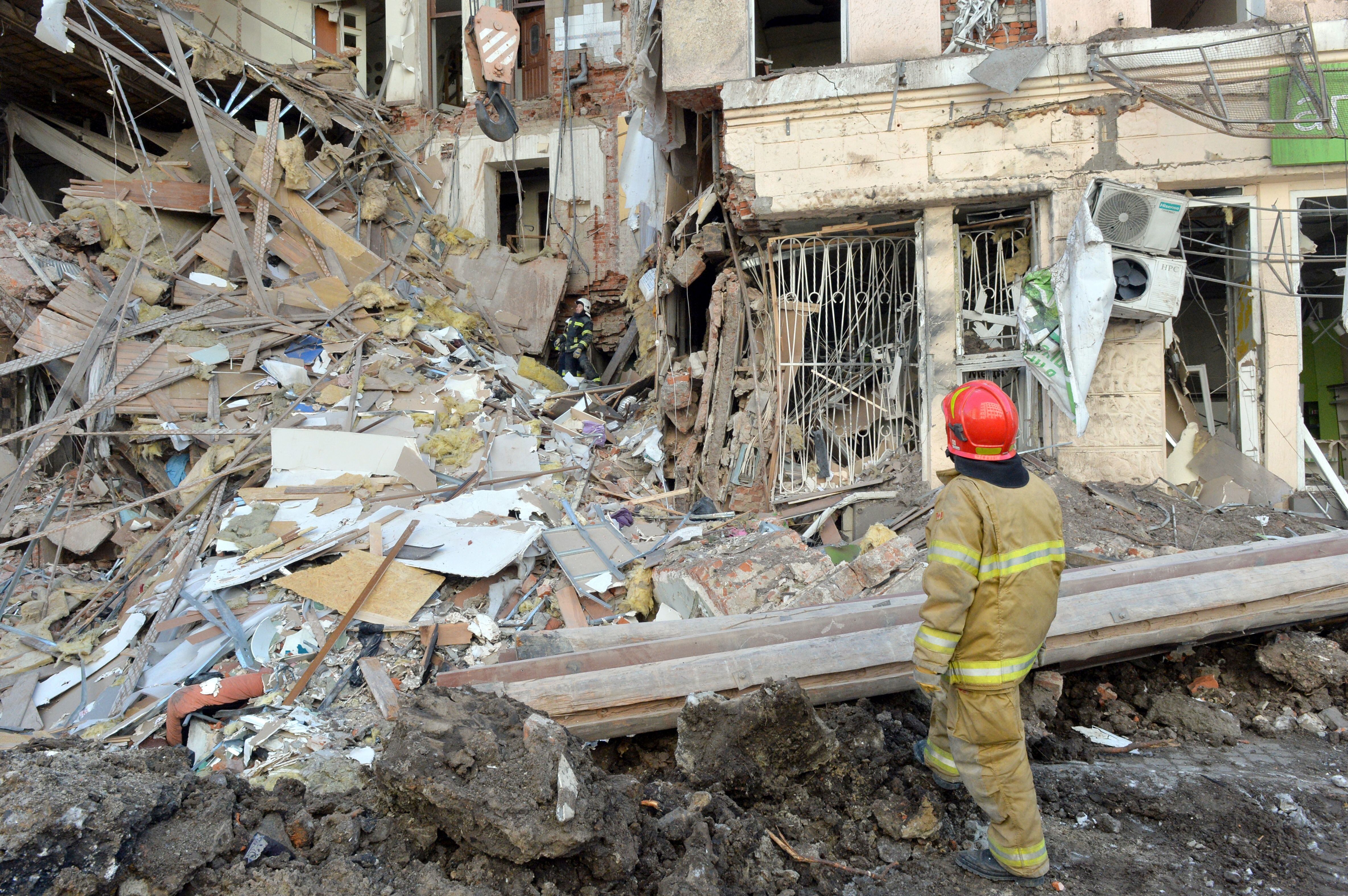 Foto de referencia de los bombardeos rusos en Ucrania. (Photo by Sergey BOBOK / AFP) (Photo by SERGEY BOBOK/AFP via Getty Images)