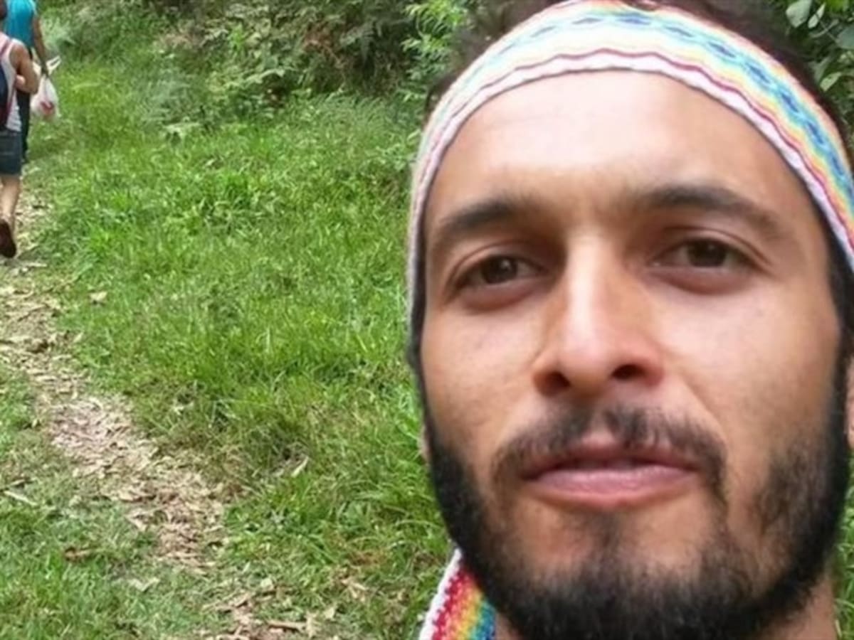 Padre de Lucas Villa recibió el diploma que acredita como profesional a su hijo