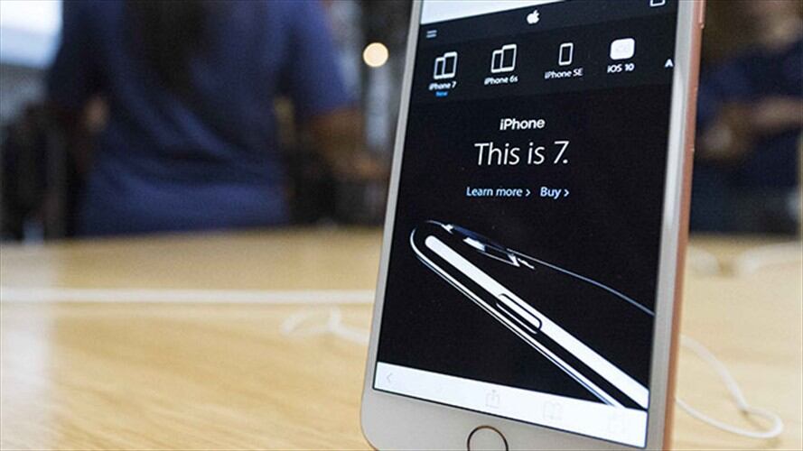Un fallo en el software de Apple convierte a Siri en el asistente de voz más indiscreto . Foto: Bang Media