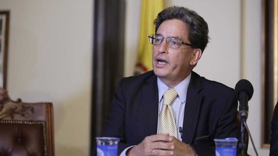 El ministro de Hacienda, Alberto Carrasquilla, dijo que el recaudo de $7,1 billones no es lo que requiere el país. . Foto: Colprensa
