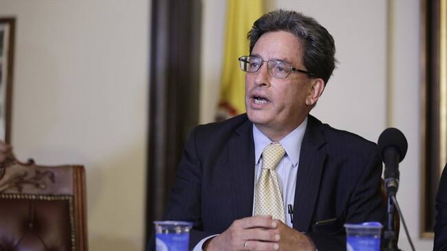 El ministro de Hacienda, Alberto Carrasquilla, dijo que el recaudo de $7,1 billones no es lo que requiere el país. . Foto: Colprensa