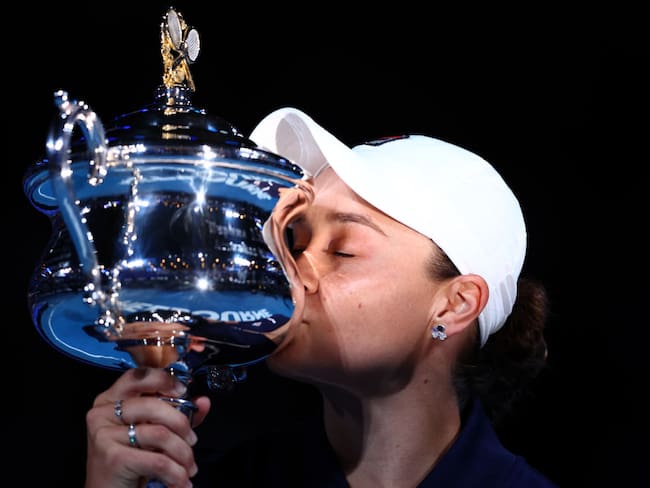 MELBOURNE, AUSTRALIA - JANUARY 29: Ashleigh Barty of Australia kisses the Daphne Akhurst Memorial Cup after winning her Women’s Singles Final match against Danielle Collins of United States during day thirteen of the 2022 Australian Open at Melbourne Park on January 29, 2022 in Melbourne, Australia. (Photo by Clive Brunskill/Getty Images)