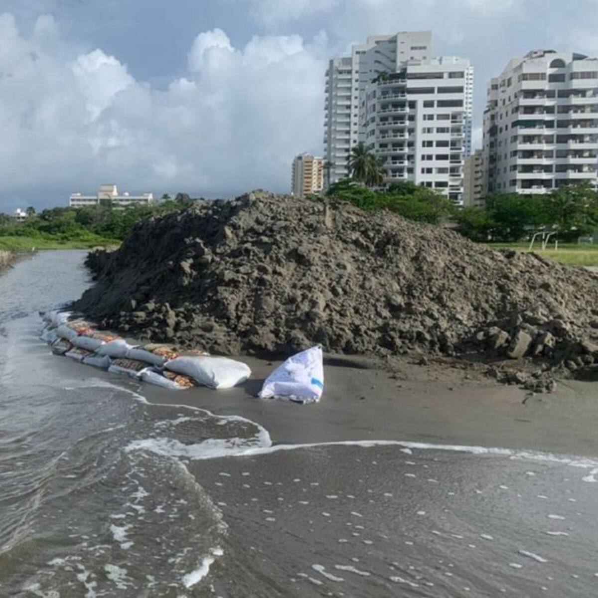 El problema que siguen enfrentando habitantes del barrio El Laguito, en Cartagena
