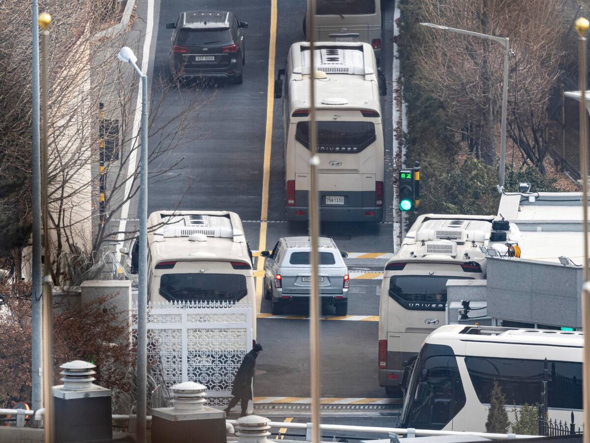 Las autoridades surcoreanas le piden colaboración a la seguridad presidencial para capturar a Yoon