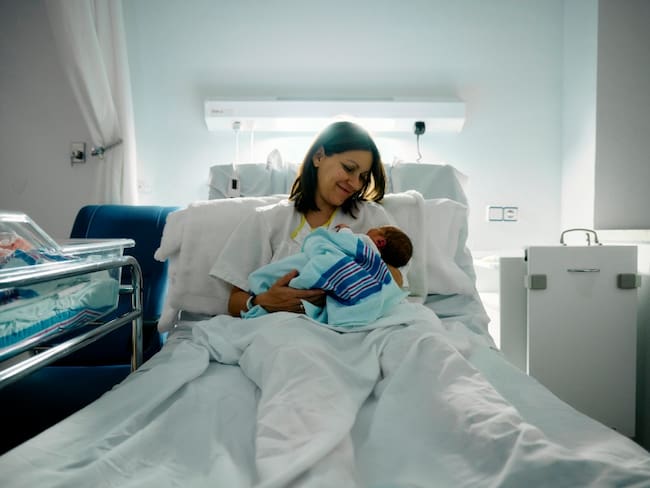 Mujer luego de parto, imagen de referencia // licencia de maternidad // Getty Images