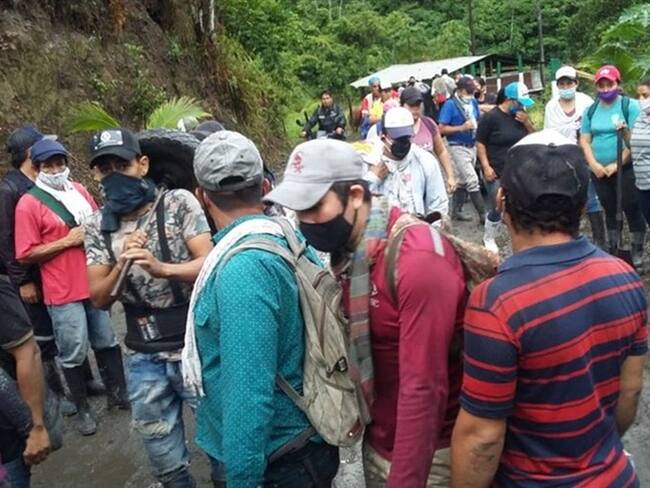 El fin de semana el conductor de una volqueta, cuando sacaba tierra, murió y otra persona quedó gravemente herida.. Foto: W