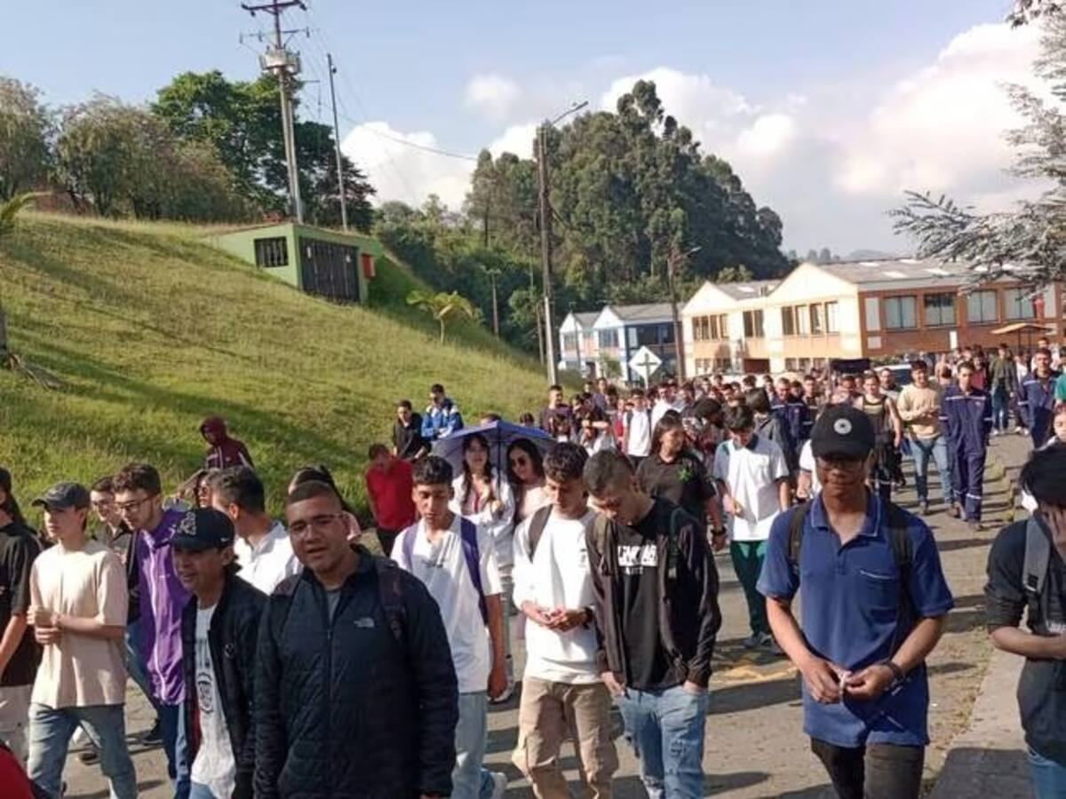 Más de 100 alumnos protestan en SENA Caldas por inconformidades en su formación educativa