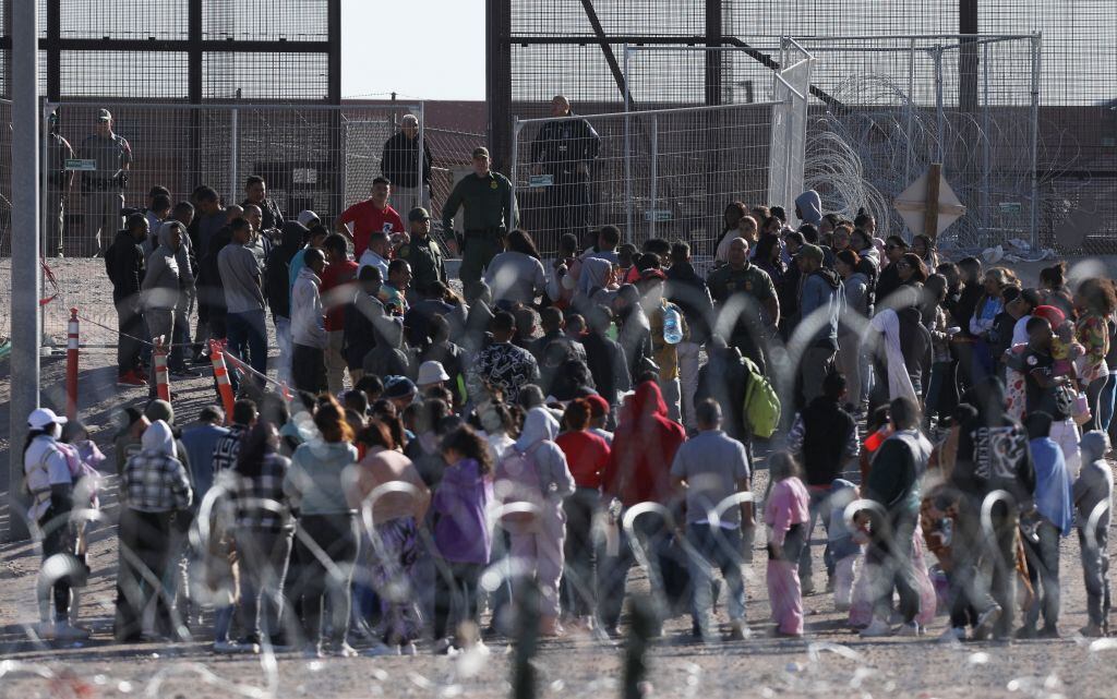 Imagen de referencia de migrantes en Estados Unidos. Foto: Getty Images.