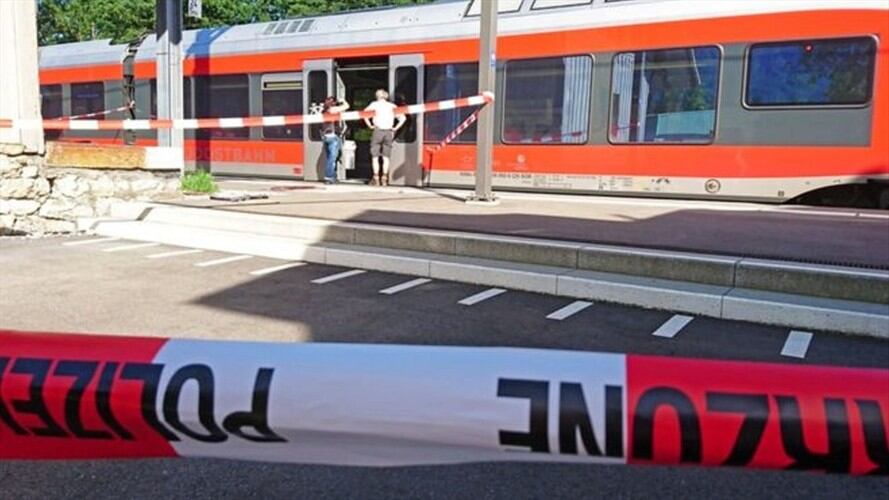 El atacante fue arrestado y trasladado a un hospital.. Foto: BBC Mundo