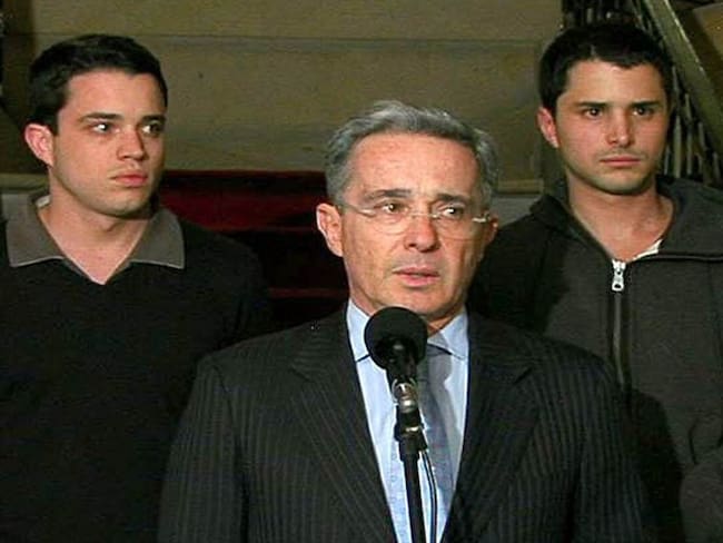 Álvaro Uribe cuenta su versión sobre episodio de hacer tomar vómito a su hijo. Foto: Colprensa
