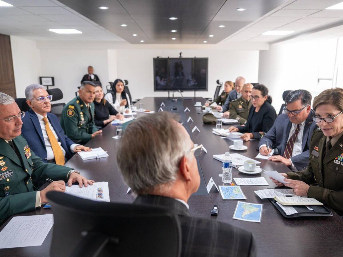 Antecedentes del encuentro entre la jefe del comando sur de EE.UU. y el MinDefensa