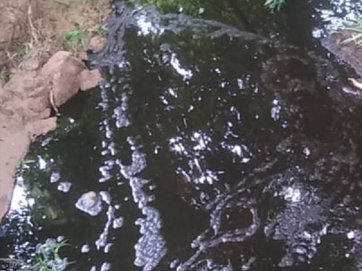 Nuevo derrame de crudo en la quebrada la Lizama, en Barrancabermeja