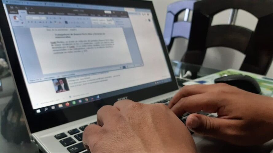 Algunas madres cabezas de familia su único sustento depende del ejercicio periodístico.. Foto: La W