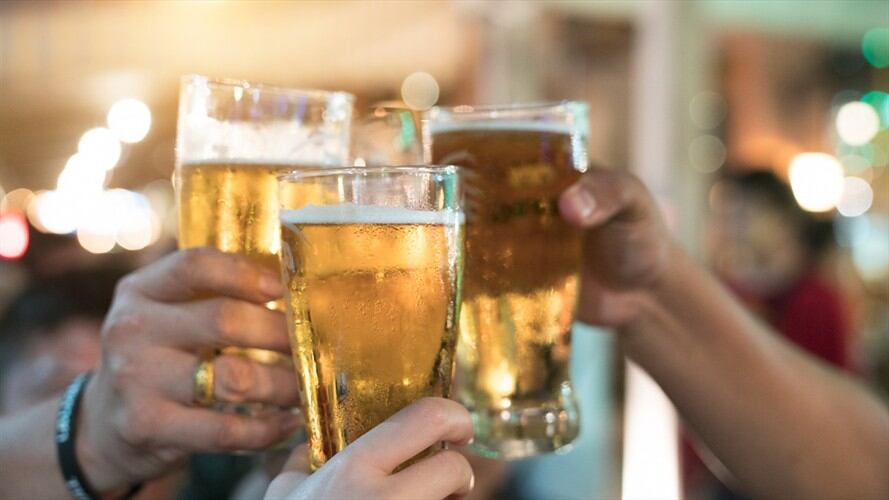 En el impuesto al consumo están las cervezas, los licores y el cigarrillo, siendo la cerveza la más significativa. Foto: Getty Images