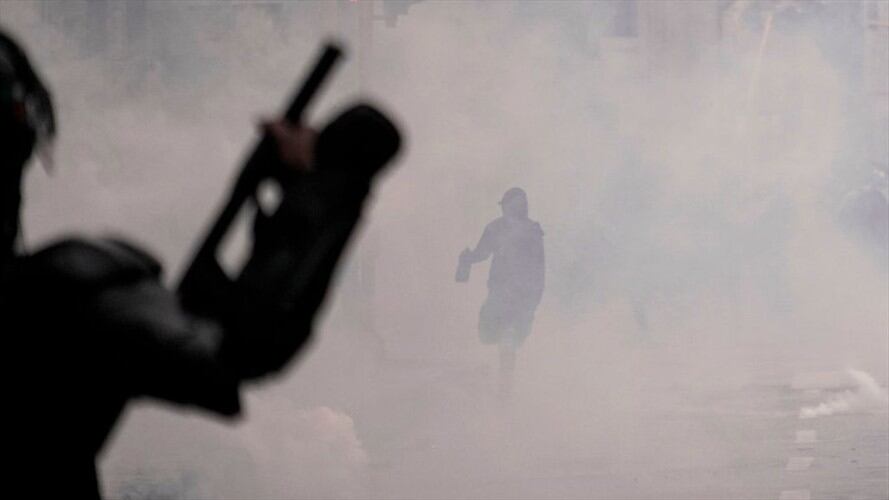 En medio de los enfrentamientos y bloqueos que se registraron en Bogotá el pasado 28 de octubre, dos menores de 14 y 17 años resultaron heridos. Foto: Getty Images / DIEGO CUEVAS