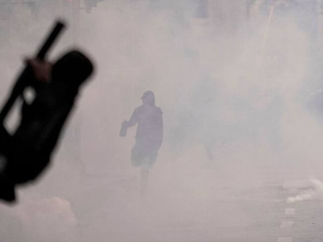 En medio de los enfrentamientos y bloqueos que se registraron en Bogotá el pasado 28 de octubre, dos menores de 14 y 17 años resultaron heridos. Foto: Getty Images / DIEGO CUEVAS