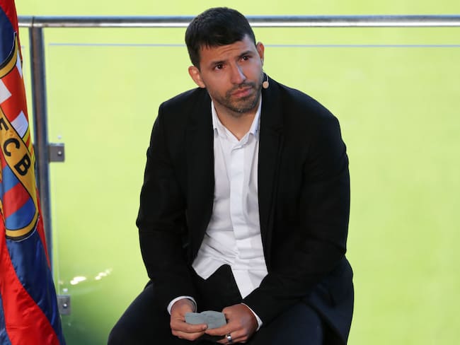 Sergio Aguero en conferencia de prensa donde anunció su retiro del fútbol / Getty Images