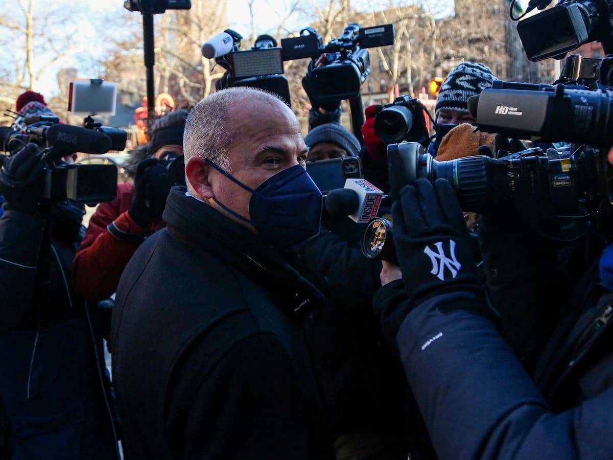 Abogado que se enfrentó a Trump es condenado a 14 años de prisión por fraude fiscal