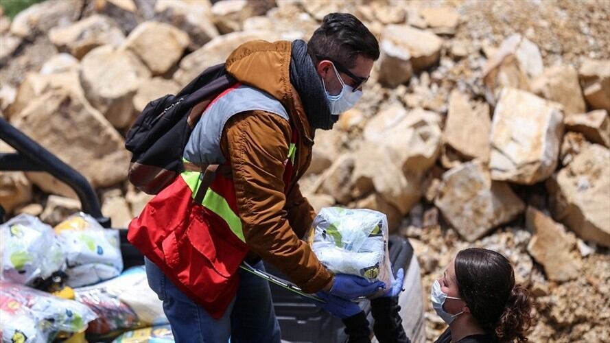 Entrega de mercados en Bogotá en la pandemia. Foto: Colprensa.