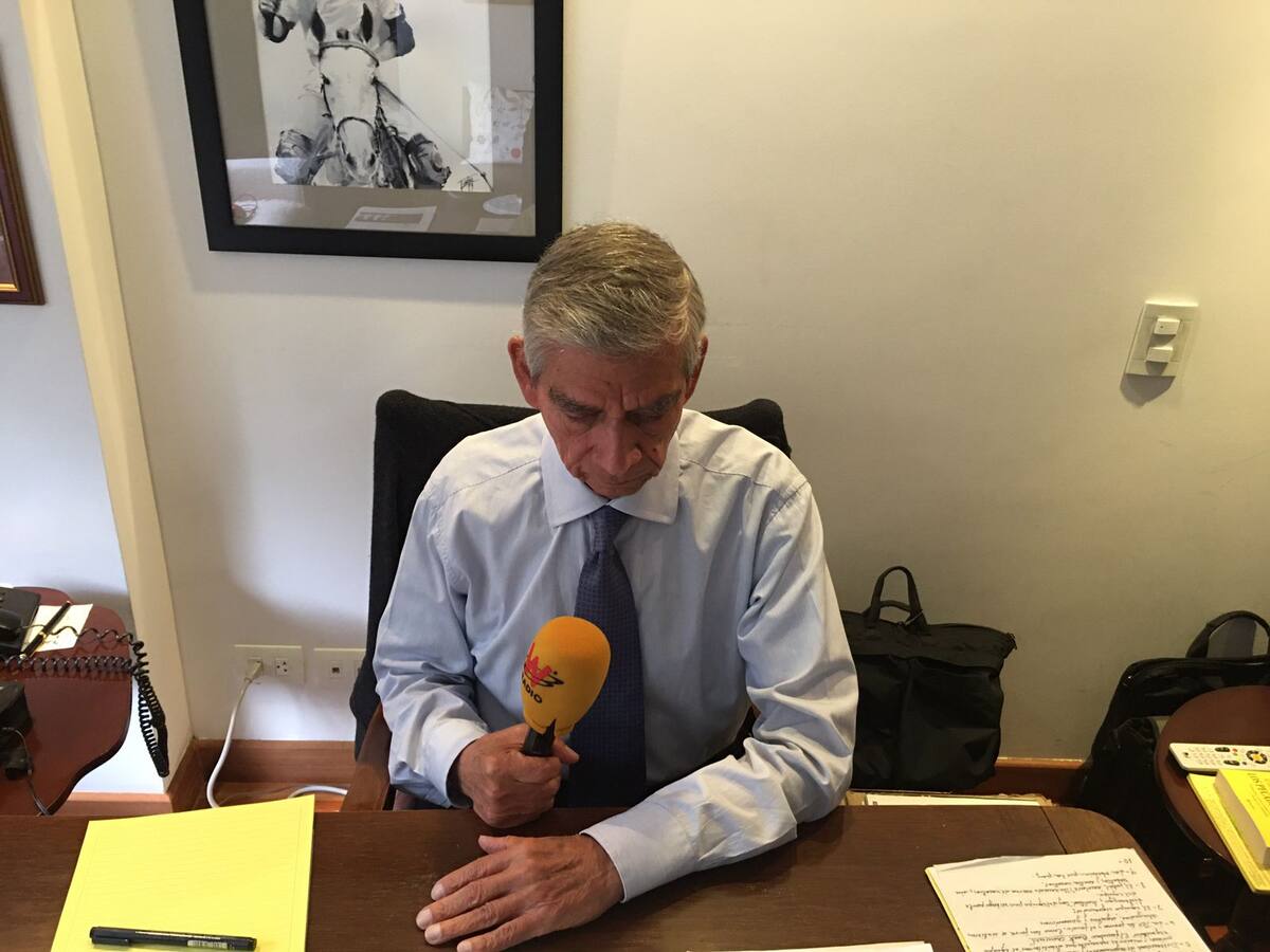 “Quien inició el proceso de diálogo con las Farc no fue Santos, fue Uribe”: General Mora