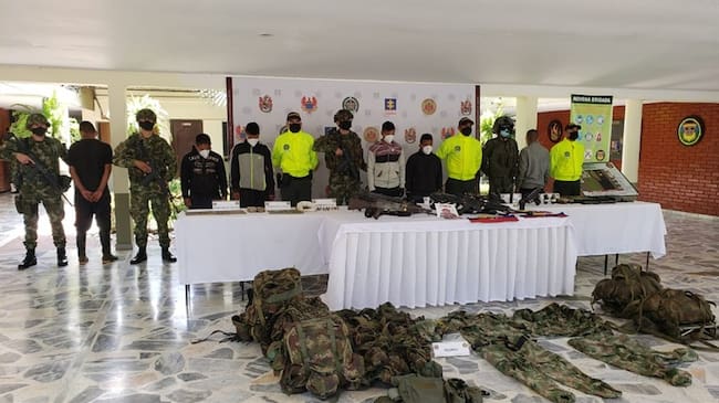 Los individuos fueron detenidos en la vereda El Vegón, municipio de La Plata, Huila . Foto: Fiscalía