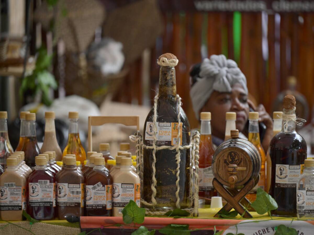 Nueva persecución a restaurantes que venden viche: ahora en Medellín