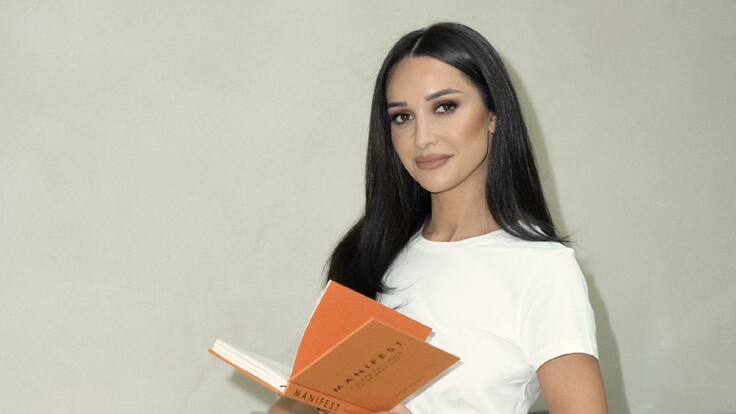 Tuve que tocar fondo: Roxie Nafousi sobre cómo el arte de ‘manifestar’ salvó su vida