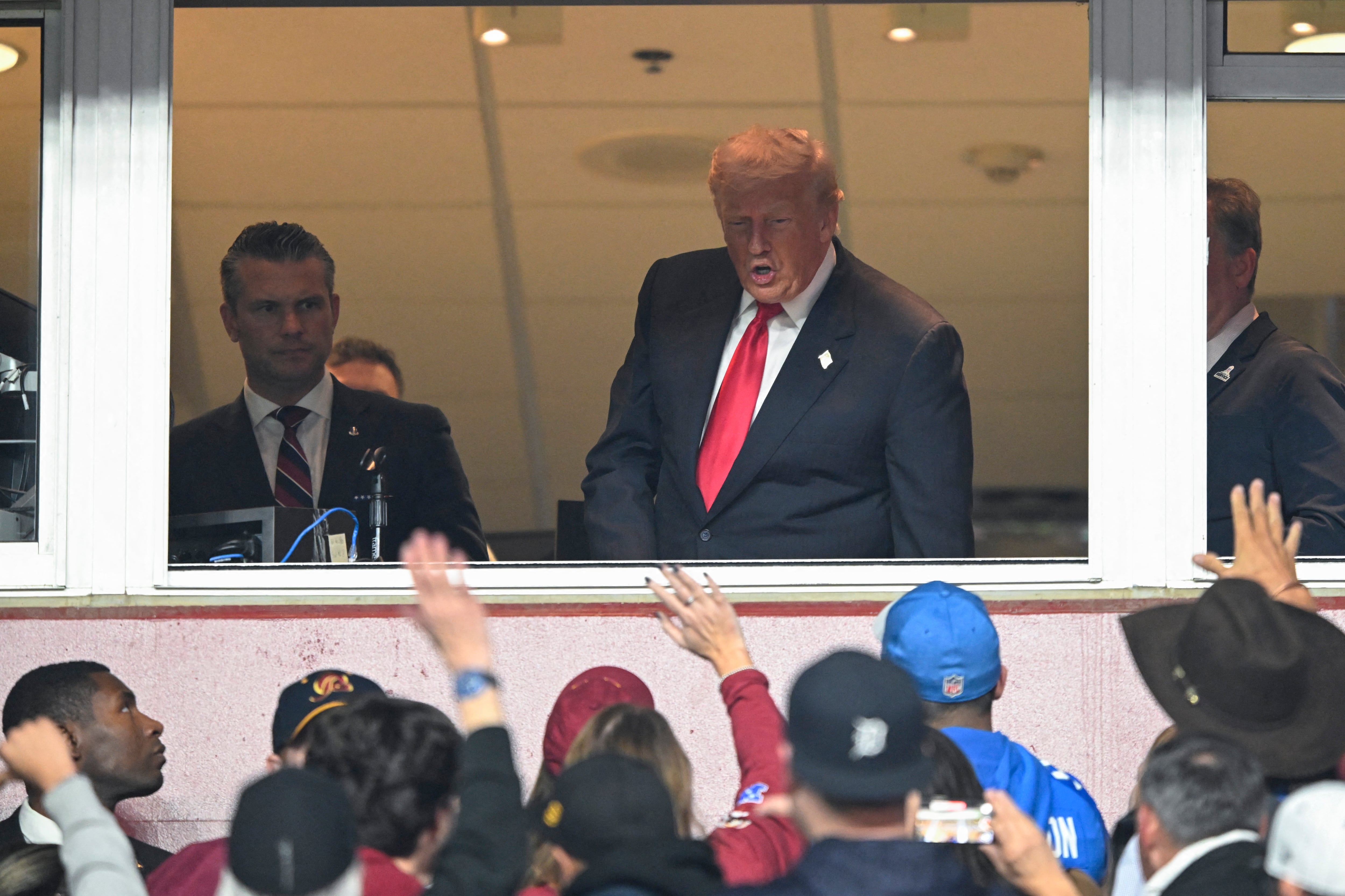 Donald Trump fue abucheado en el partido de NFL entre los Commanders y los Lions en Washington. Foto: John McDonnell / GETTY IMAGES NORTH AMERICA / Getty Images via AFP)