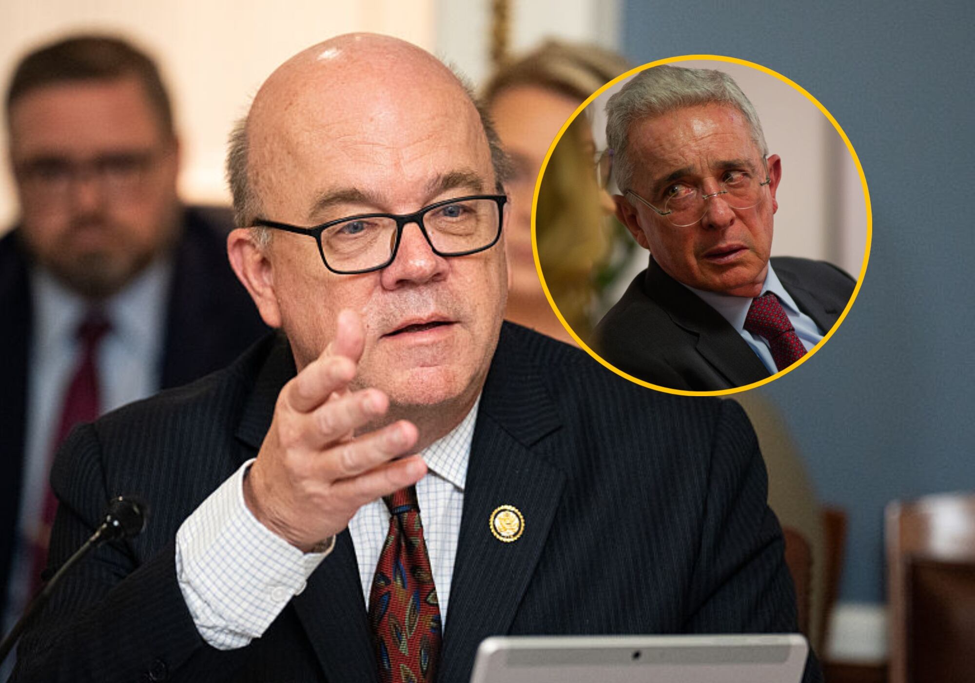 Jim McGovern y Álvaro Uribe. Fotos: (Bill Clark/CQ-Roll Call, Inc via Getty Images) / (Photo by Sebastian Barros/NurPhoto via Getty Images)