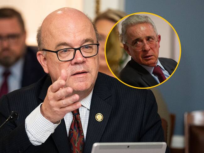 Jim McGovern y Álvaro Uribe. Fotos: (Bill Clark/CQ-Roll Call, Inc via Getty Images) / (Photo by Sebastian Barros/NurPhoto via Getty Images)