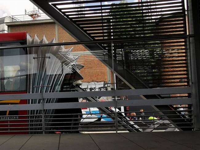 TRansmilenio se partió por la mitad tras accidente de tránsito en La Alquería. Foto: @juanbari / Twitter