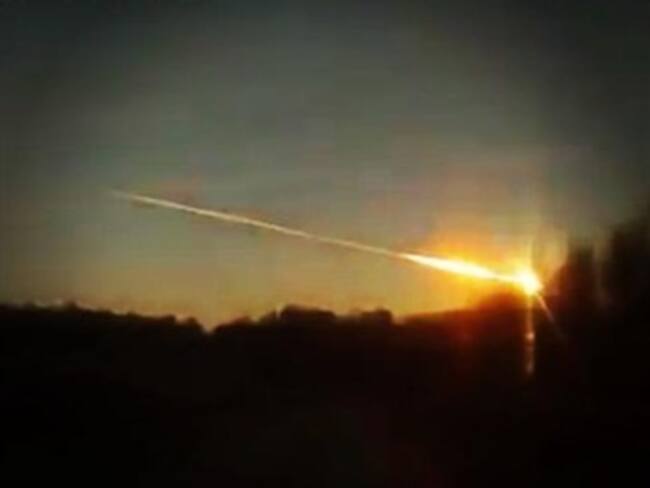 Ciudadanos registran en redes sociales imágenes de la caída del meteorito en Rusia. Foto: Tomada de Instagram