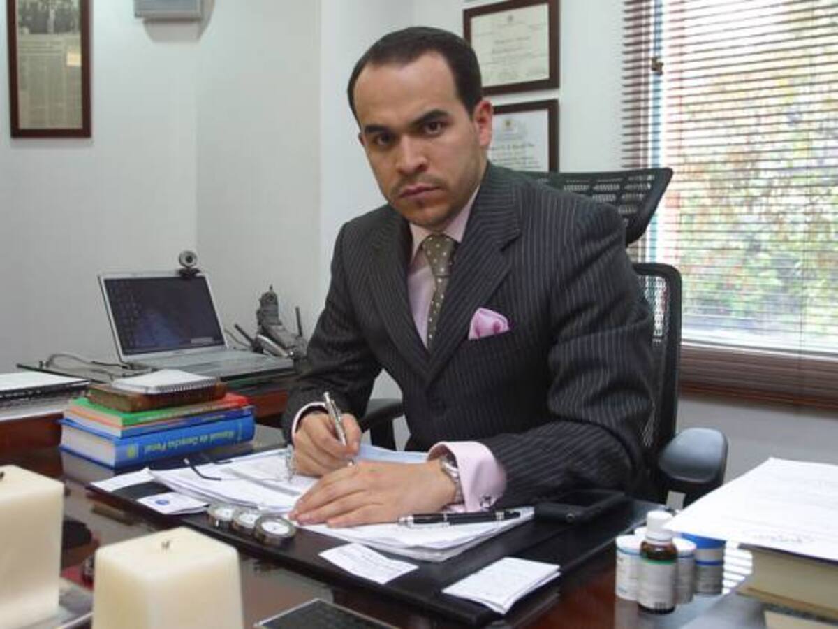 Abelardo de la Espriella pide suspender provisionalmente el decreto de la consulta popular