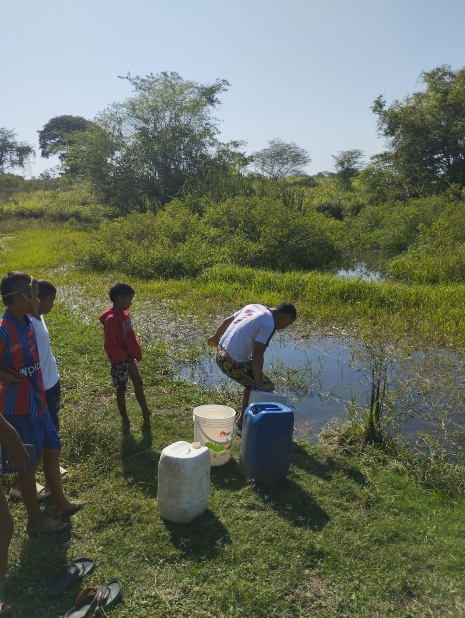 Jagüey donde sacan agua los niños de Salaminita / Cortesía 