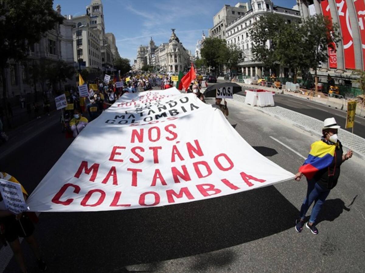 Fuera Duque de la Feria del Libro: protestas en Madrid ante llegada del presidente