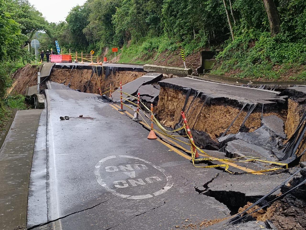 Cierre de la vía entre Apulo y Tocaima. Foto: Gobernación de Cundinamarca