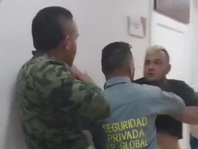Padre de familia se enfrentó a golpes con auxiliar de enfermería en Cartagena