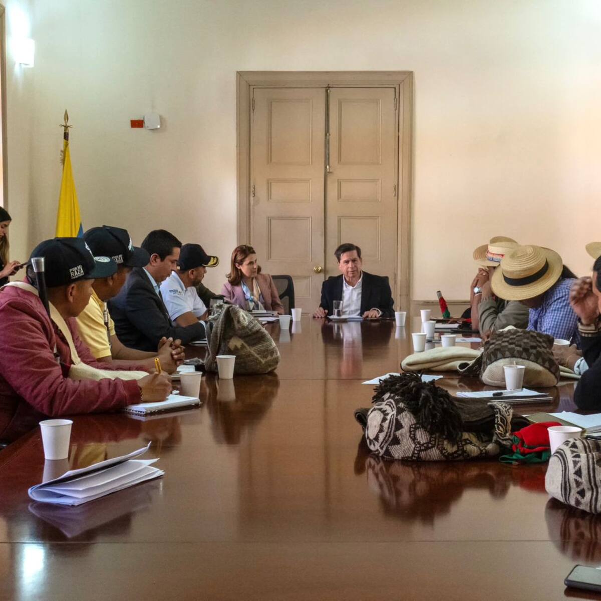 “Aquí nadie pone plazos ni ultimátums”: MinInterior a indígenas que llegaron a Bogotá