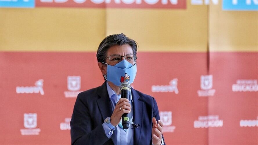 Claudia López se refirió a los hechos en los murió el Policía Edwin Caro, en el norte de la ciudad.. Foto: Colprensa - Camila Díaz