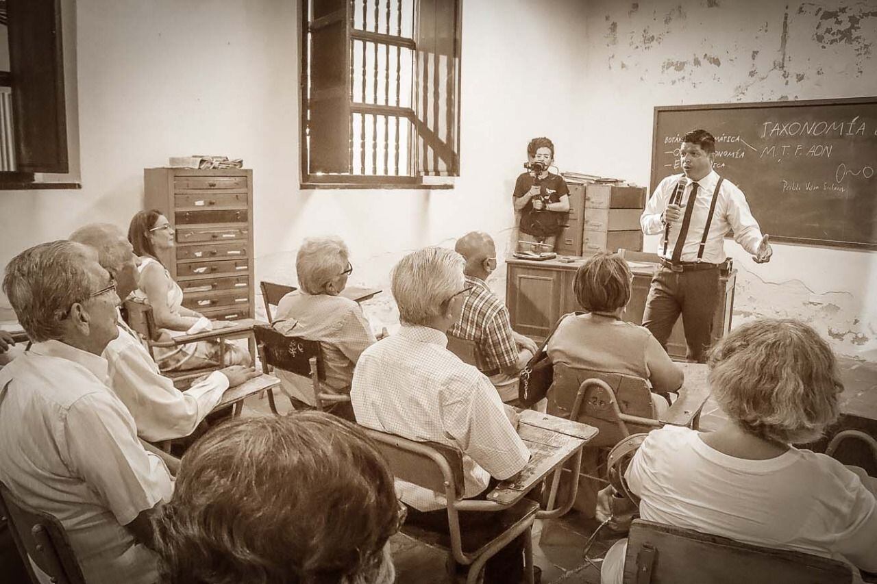Directivos, docentes y estudiantes de la época. Foto: Cortesía Universidad del Magdalena