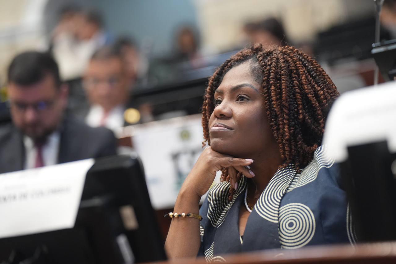 La vicepresidenta y ministra de la Igualdad, Francia Márquez, acudió al Congreso de la República para responder en un debate de control político. (Cortesía - Oficina de Prensa del Senado)
