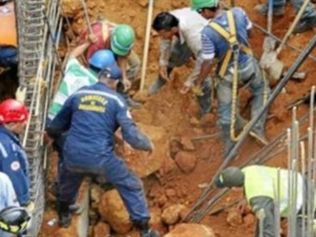 Alcaldía de Bucaramanga trata de establecer causas del alud por el que murieron 8 obreros